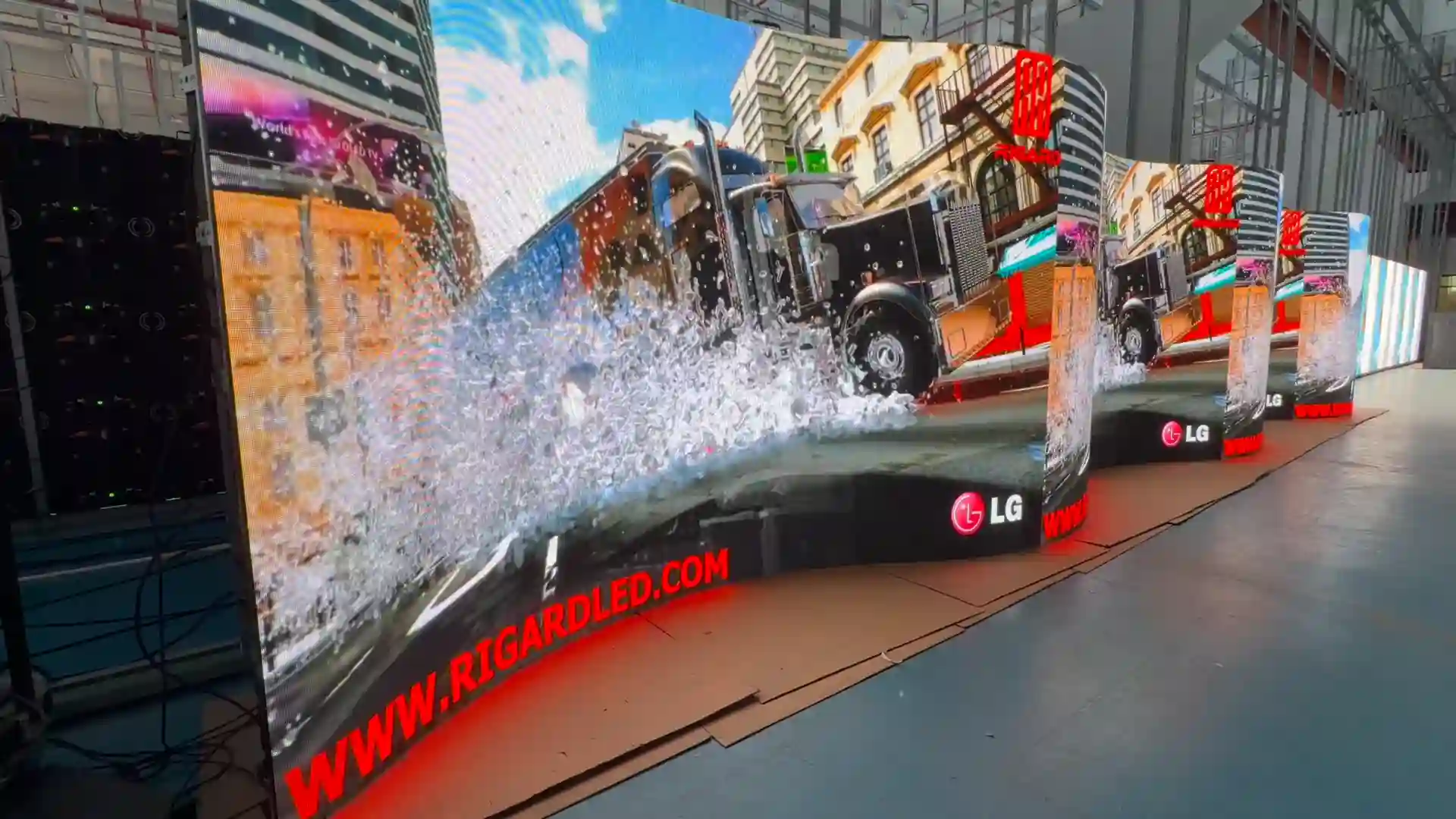 Curved Video Wall